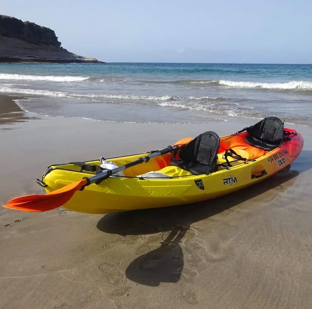 La Casa del Capitán - tandem-kayak-on-beach